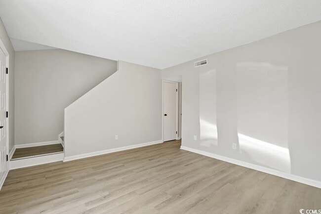 Foto del edificio - 708 65th Ave N