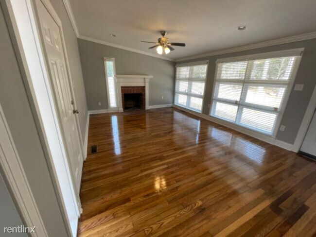 Foto del edificio - 3 br, 2 bath House - 1016 Forrest Glen Dr