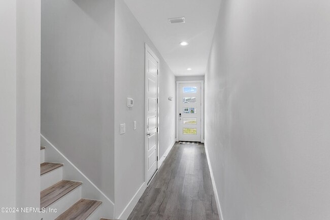 Building Photo - 807 7th Ave S