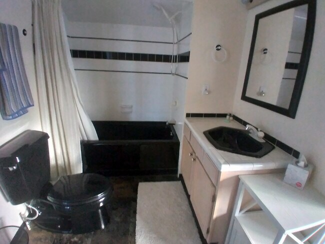 Foto del edificio - 16410 St James Cir