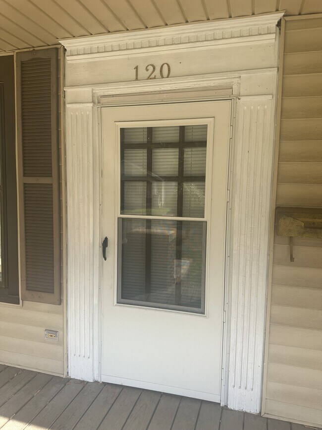 Foto del edificio - 120 Princeton St
