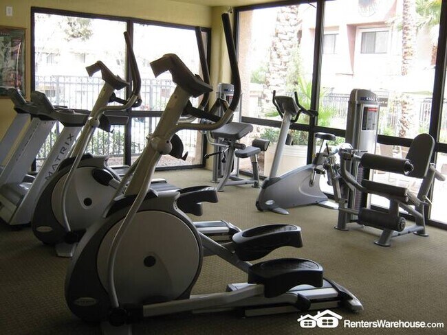 Foto del edificio - Rarely Available 3 Bedroom 2 Bath Spacious Condo Home in a gated community with pool, spa, tennis...