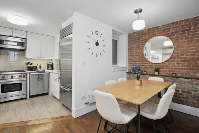 Foto del edificio - 125 E 83rd St
