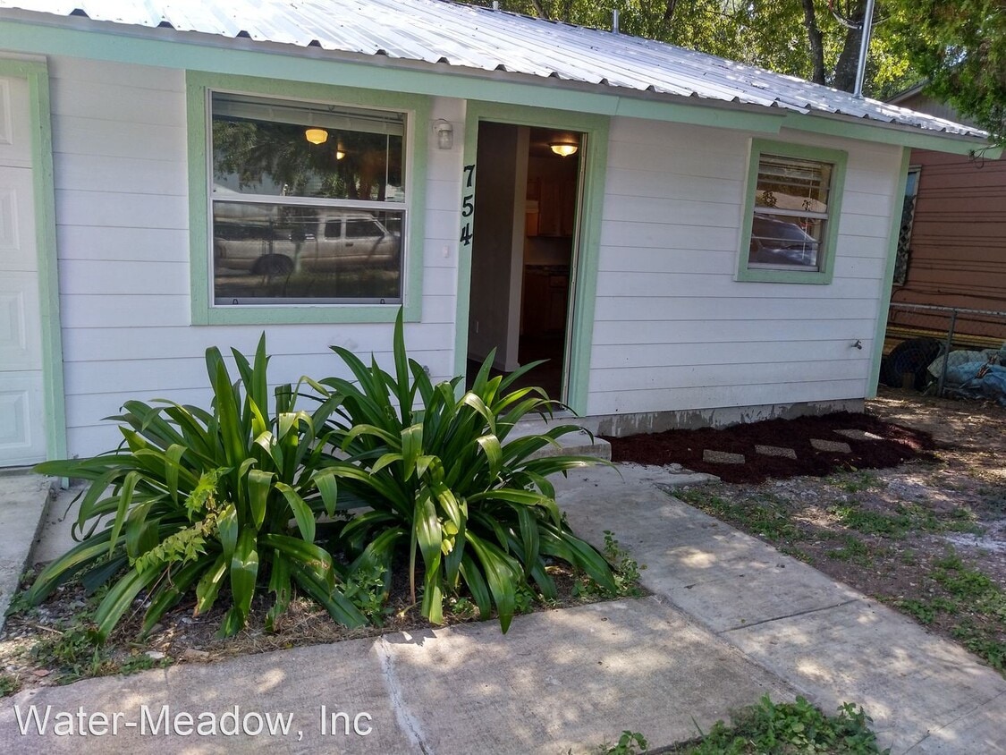 Primary Photo - 2 br, 1 bath House - 754 Lincolnshire