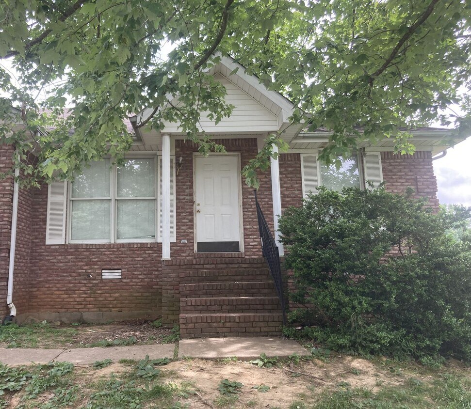 Primary Photo - 1402 Valleywood Dr