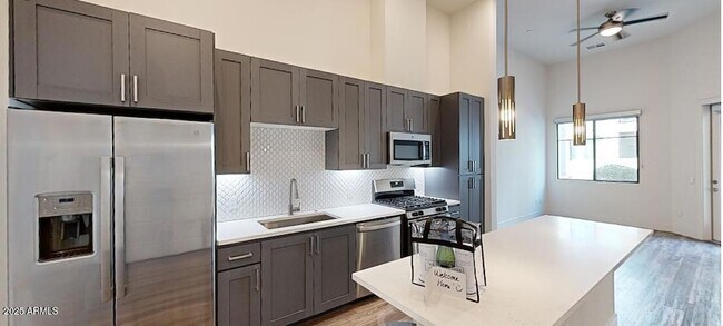 Foto del edificio - 15501 N Dial Blvd