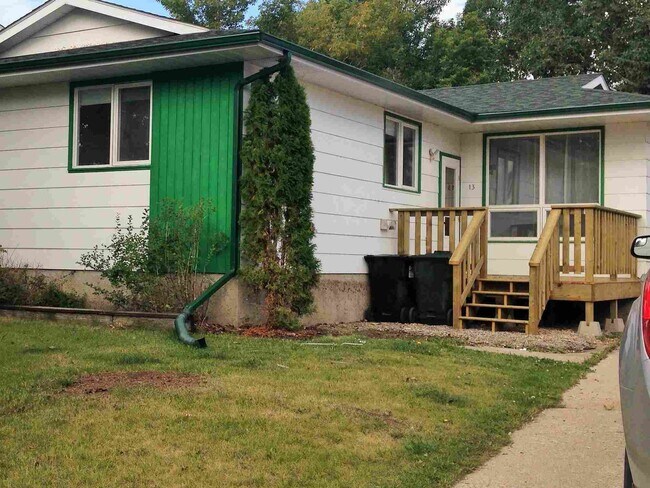 Photo du bâtiment - 3 Bed 1.5 Bath Unit in Didsbury, AB