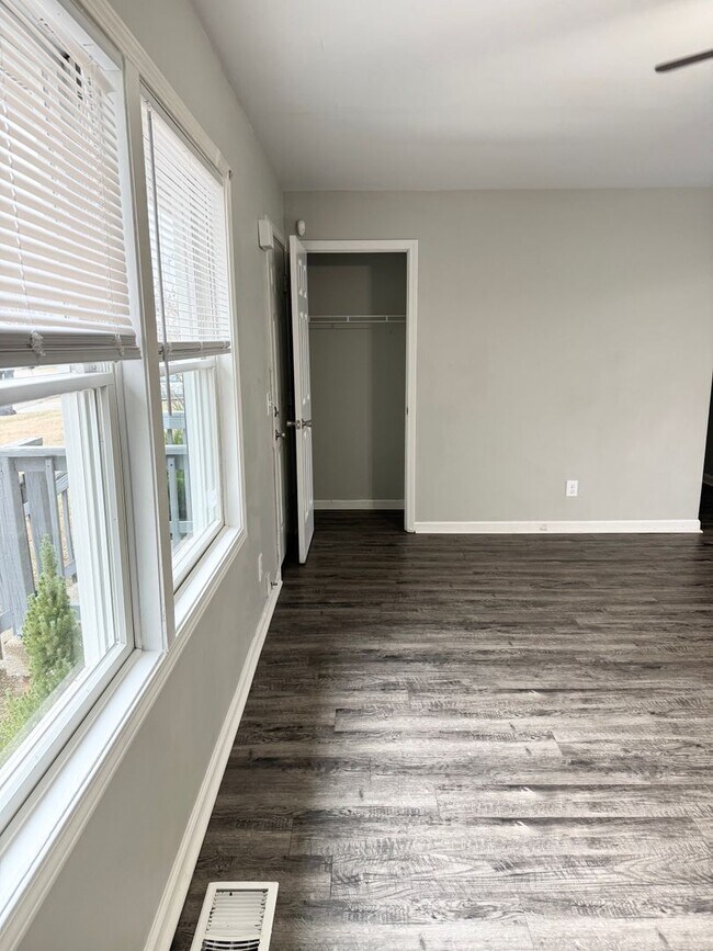 Foto del edificio - Just listed!