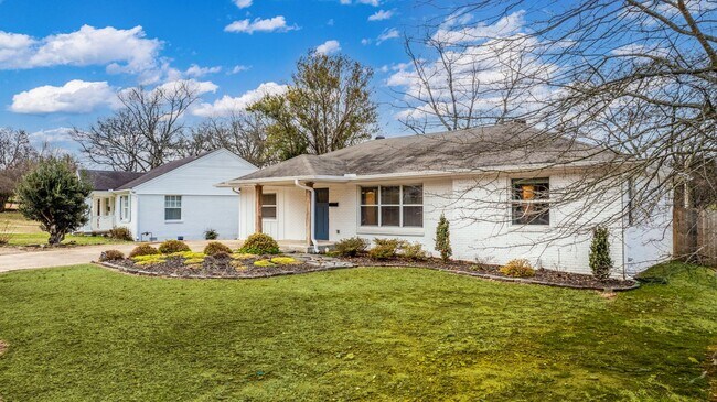 Building Photo - 2420 Durwood-