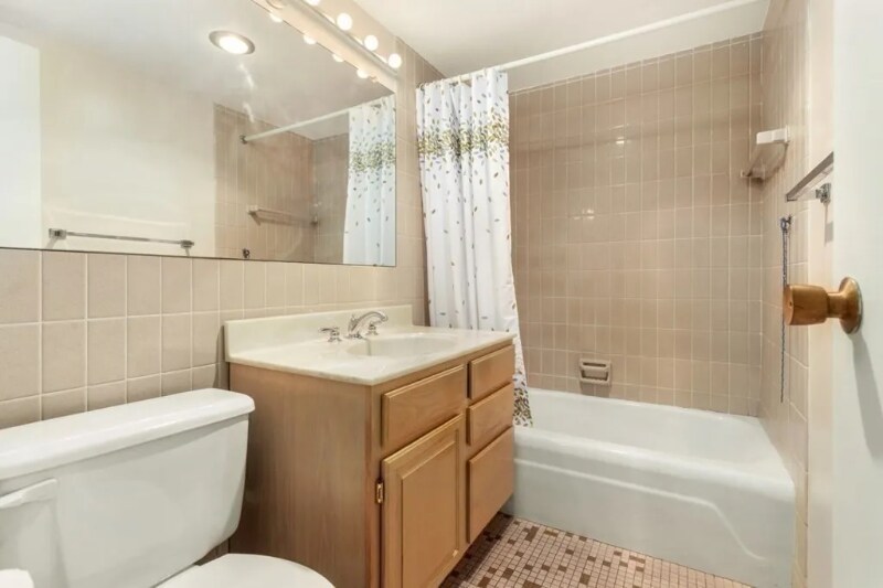 Primary Photo - 111 Perkins St