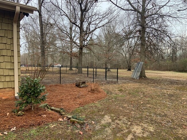 Building Photo - Fantastic 3 BR House w/ Den in Gibsonville...