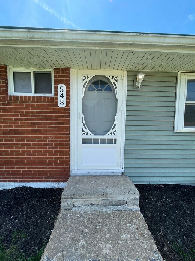 Foto del edificio - Freshly Renovated 3 Bedroom Ranch with Mod...