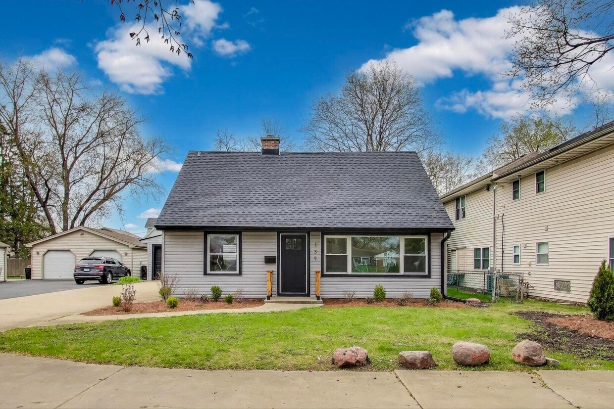 Primary Photo - 139 S Quentin Rd