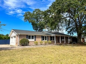 Building Photo - 203 Lanewood Dr
