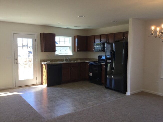Building Photo - 4 Bed 2 bath in Riverstone Community!!