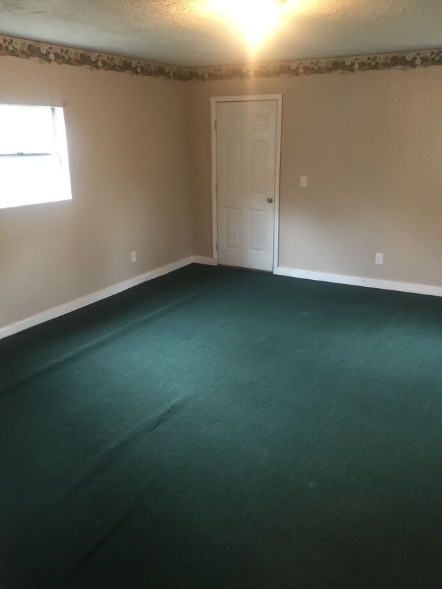 Foto principal - 446 Helms Rd