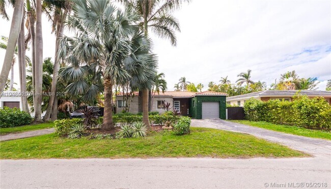 Building Photo - 7700 Coquina Dr