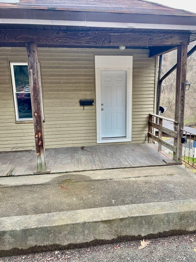24 Walther St Unit 2, McKees Rocks, PA 15136 Room for Rent in McKees