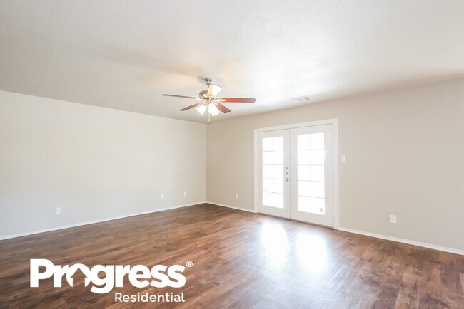 Building Photo - 718 Las Puertas
