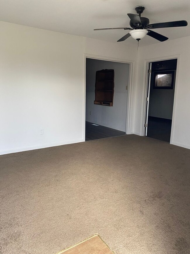 Building Photo - 325 Rieber Dr