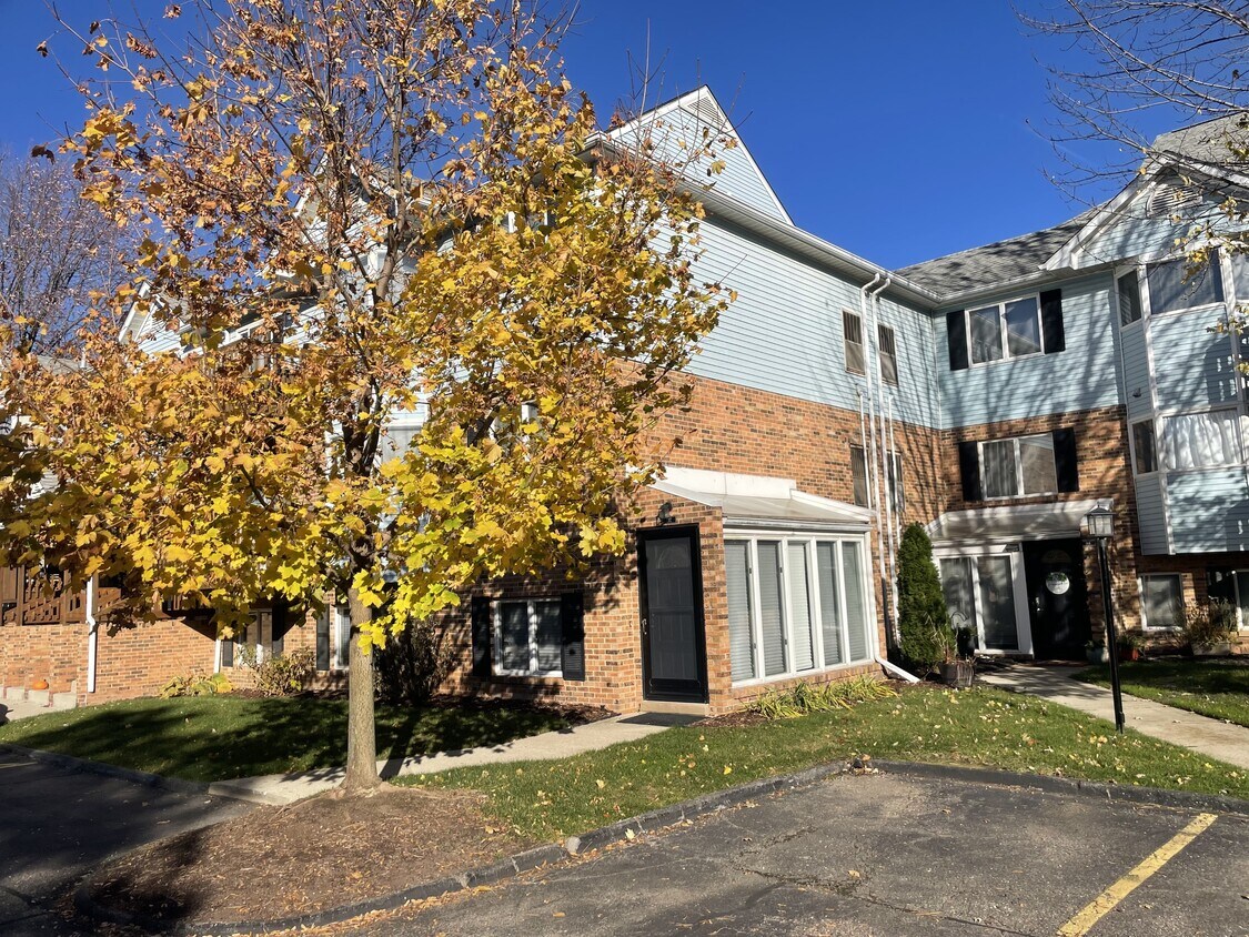 Photo - 192 Pinewood Dr (Plymouth, MI)