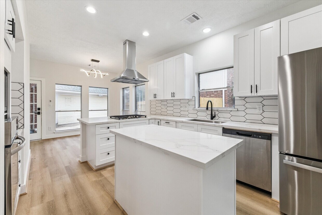 Foto del edificio - 14710 James River Ln