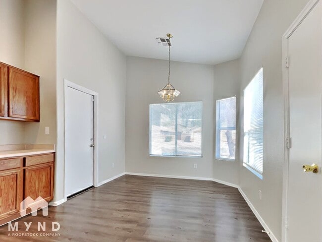 Building Photo - 8617 W Echo Ln