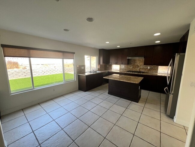 Building Photo - $4,500 - 4 Bed 2.5 Bath House located in G...