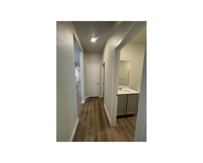 Foto del edificio - NEW 2025 Build – Spacious 4 Bedroom Home in London Area