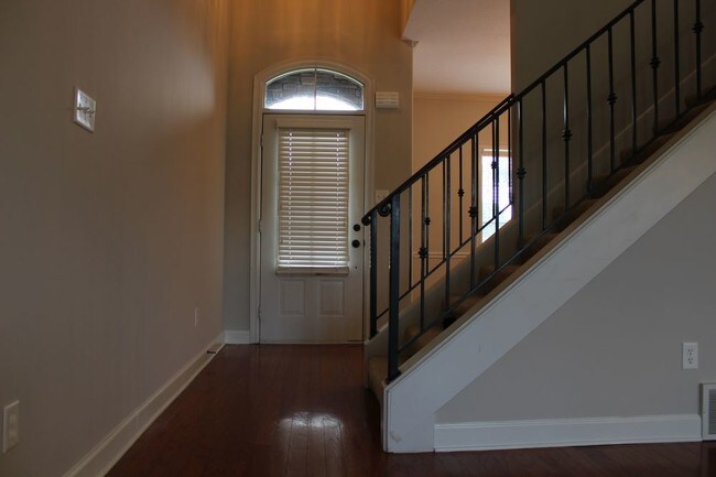 Foto del edificio - 1212 Woodland Manor Blvd