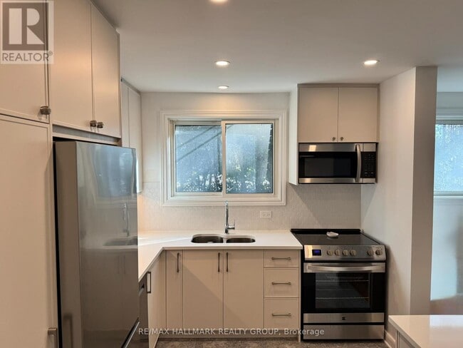 Photo du bâtiment - 1952 Bromley Rd