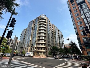Building Photo - 811 4th St NW