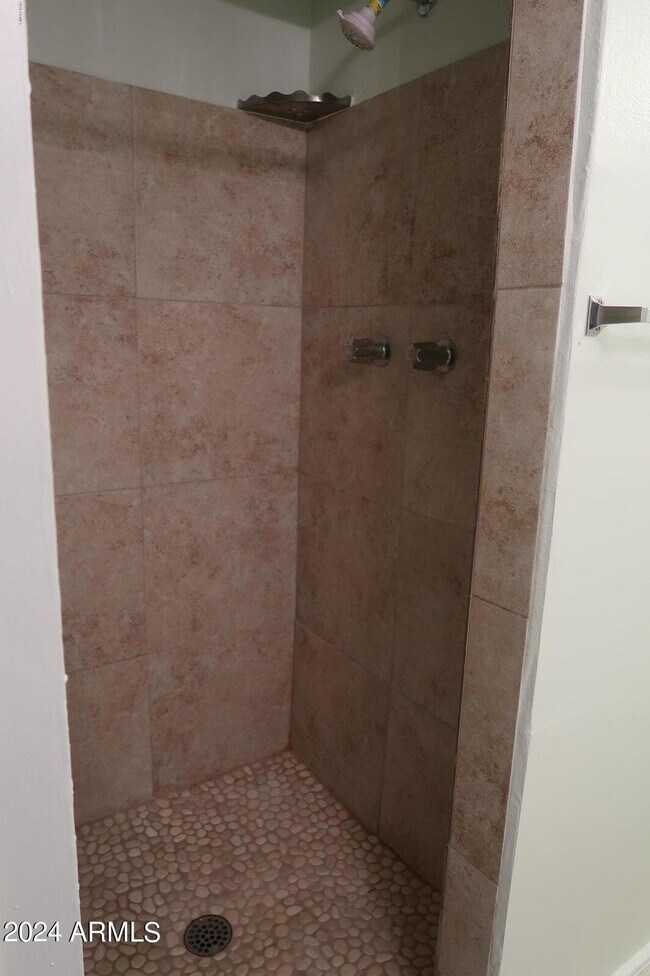 Foto del edificio - 6845 N 14th Pl