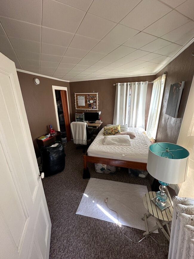 Foto del edificio - 408 Stewart Ave.