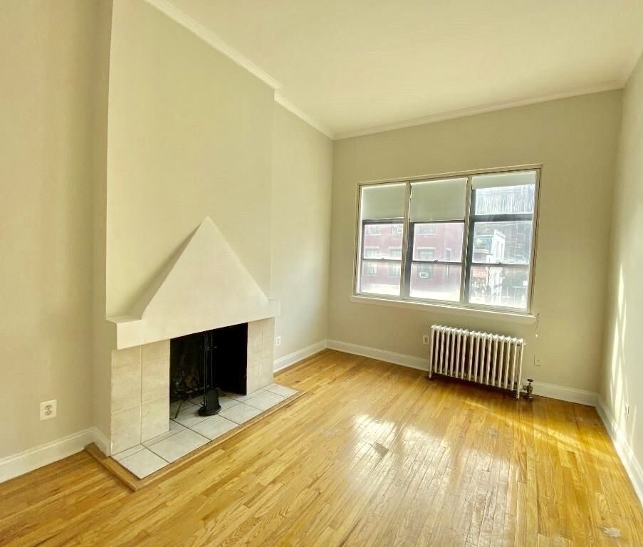 Primary Photo - 30 W 8th St