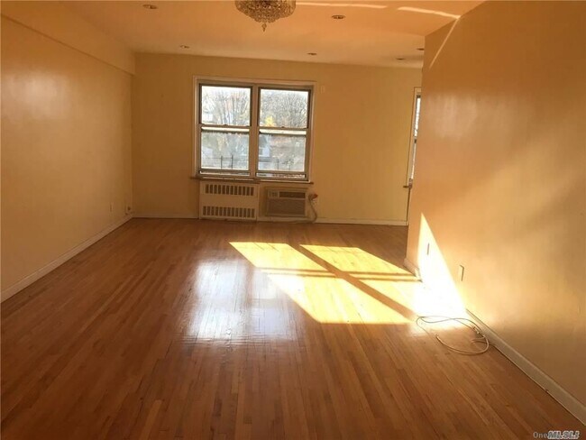 Building Photo - 47-27 Little Neck Pkwy