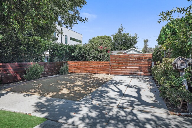 Foto del edificio - 3574 Helms Ave