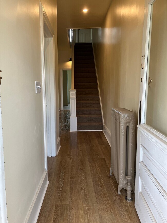 Foto del edificio - 348 N 8th St