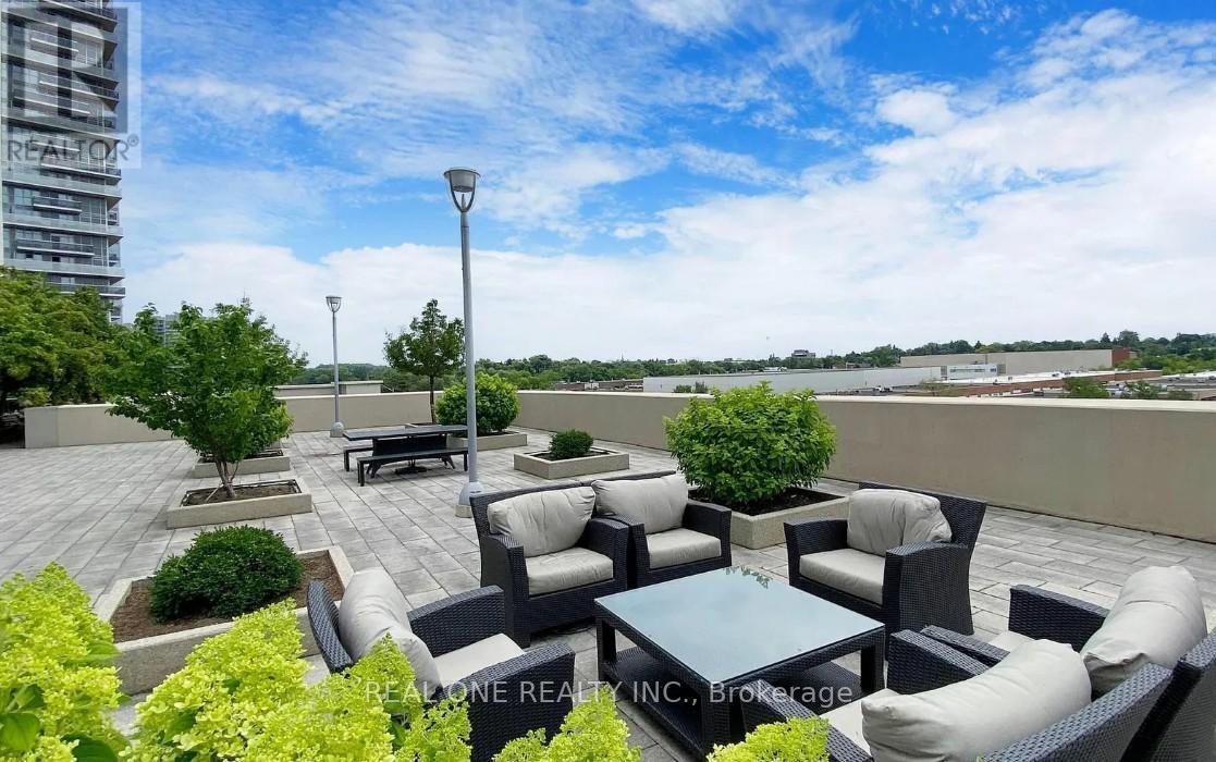 Primary Photo - 151 Village Green Square