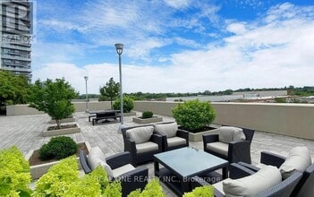 Building Photo - 151 Village Green Square