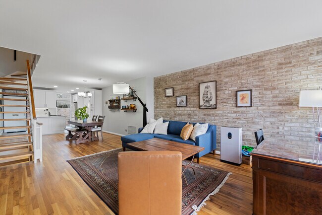 Building Photo - 1295 Delaware Ave SW