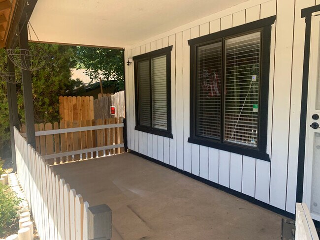 Foto del edificio - 2724 Woodridge Ct