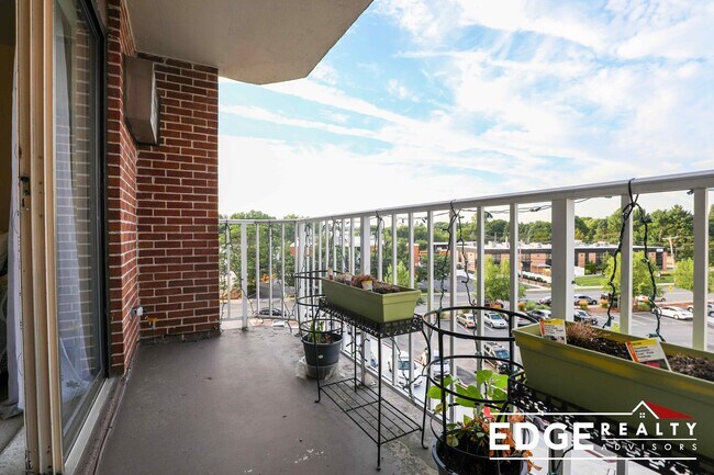 Foto del edificio - 131 Coolidge Ave