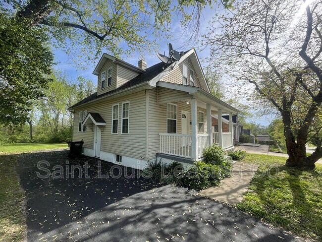 Building Photo - 423 Emmett Ave