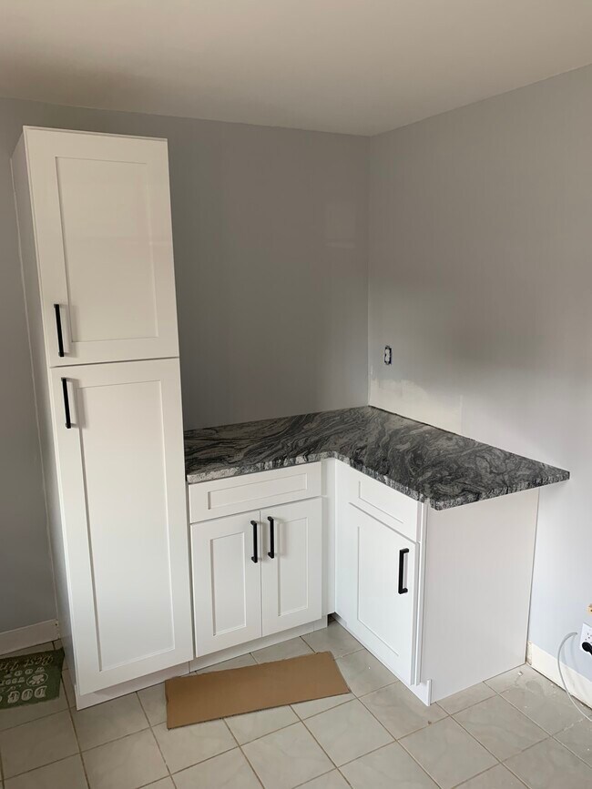 Building Photo - 520 Harry St