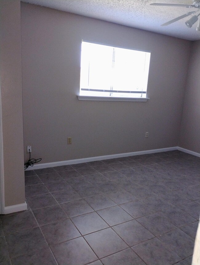 Building Photo - 1714 Cedar Lake Dr