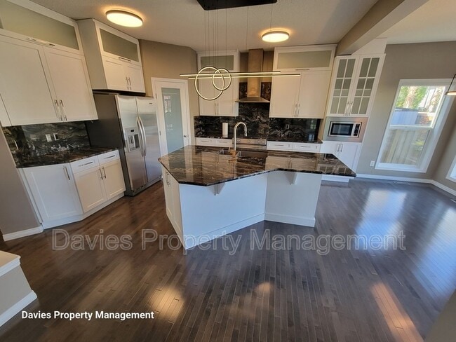 Building Photo - 8380 Shaske Crescent NW