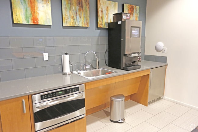 Interior Photo - 206 Bell Apartments