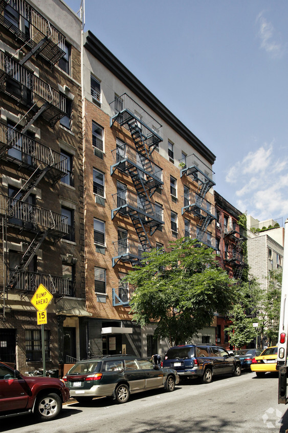 Building Photo - 426-428 E 11th St