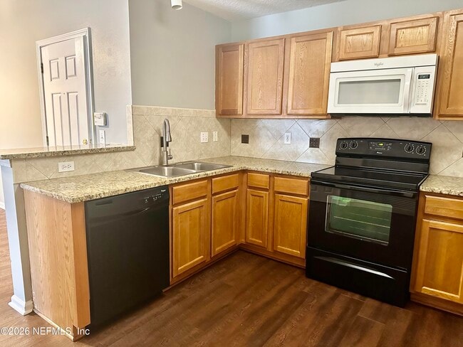 Building Photo - 9595 Amarante Cir